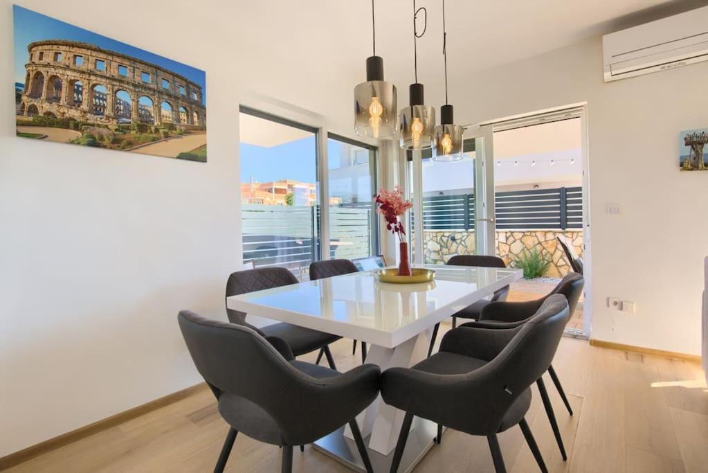 Apartment Sunrise Fuer 6 Personen In Pula-Stinjan エクステリア 写真
