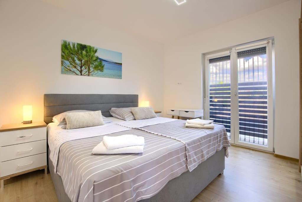 Apartment Sunrise Fuer 6 Personen In Pula-Stinjan エクステリア 写真